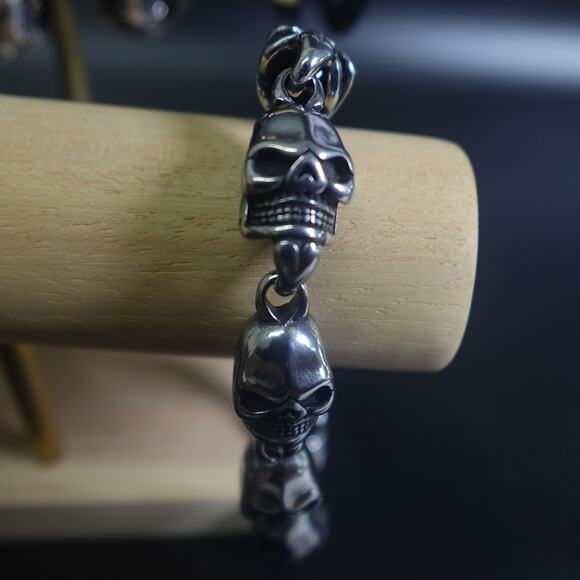 Stainless Steel Large Skull Heads Heavyweight Bracelet SBR-5303 - Picture 1 of 6